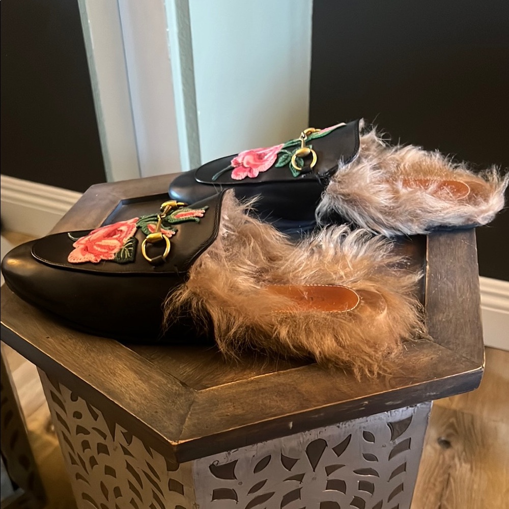 🛑 1 hour sale, Gucci, size 38 (US 7.5) Floral Embroidered Black Mules, w/ COA - Picture 7 of 13